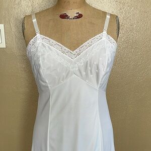 Vintage Sears The Doesnt Slip white slip, size tall 36